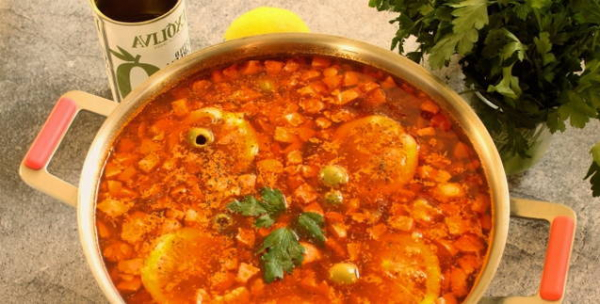 Солянка с колбасой и картошкой классическая Солянка с колбасой и картошкой классическая