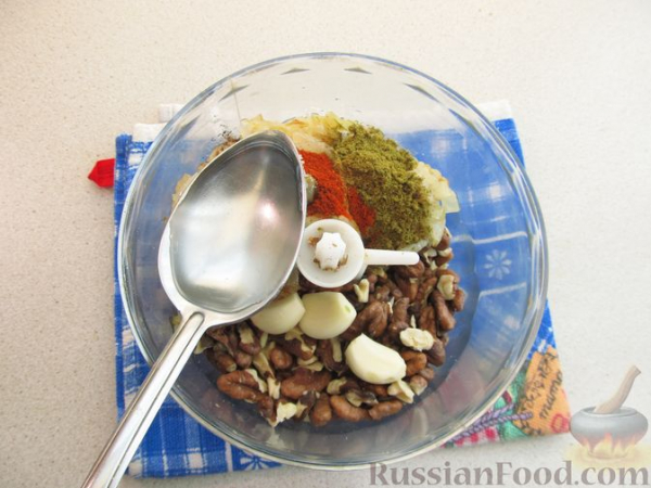 Рулетики из баклажанов по-грузински, с орехами, жареным луком и чесноком Рулетики из баклажанов по-грузински, с орехами, жареным луком и чесноком