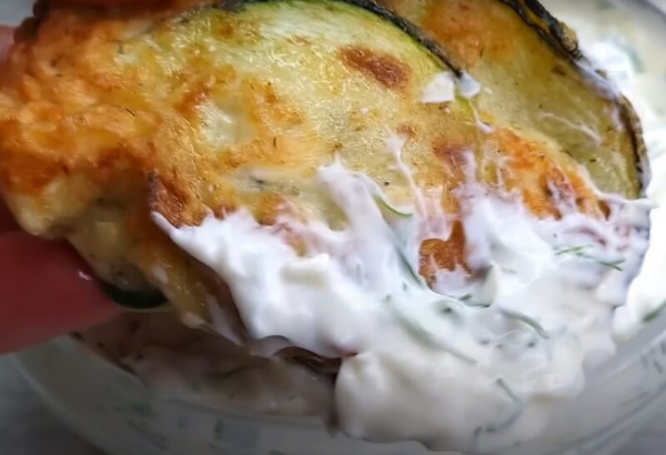 Жареные кабачки вкуснее мяса. Эксклюзивный рецепт: снимаю шляпу перед тем, кто придумал так готовить Жареные кабачки вкуснее мяса. Эксклюзивный рецепт: снимаю шляпу перед тем, кто придумал так готовить