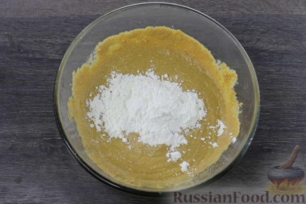 Шоколадный песочный пирог с творогом, черносливом и сгущёнкой Шоколадный песочный пирог с творогом, черносливом и сгущёнкой