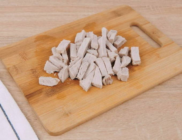 Солянка с колбасой и картошкой классическая Солянка с колбасой и картошкой классическая