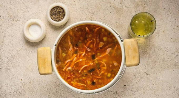 Солянка с колбасой и картошкой классическая Солянка с колбасой и картошкой классическая