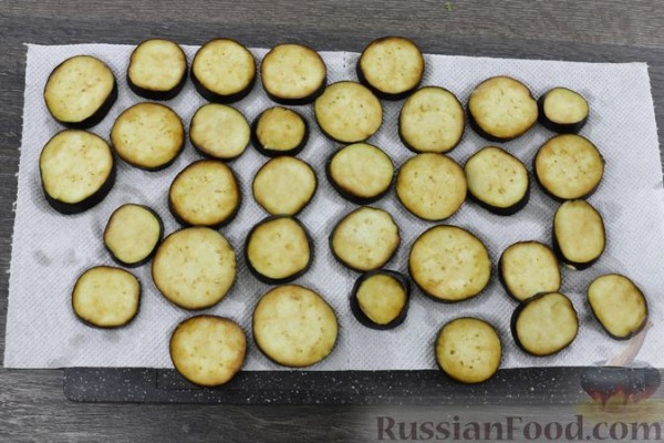 Рулетики из лаваша с баклажанами, помидорами и сыром Рулетики из лаваша с баклажанами, помидорами и сыром