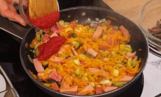 Солянка с колбасой и картошкой классическая Солянка с колбасой и картошкой классическая