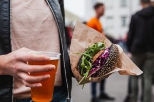 Быстрый перекус — бомба замедленного действия? Врачи предупреждают о серьезных последствиях