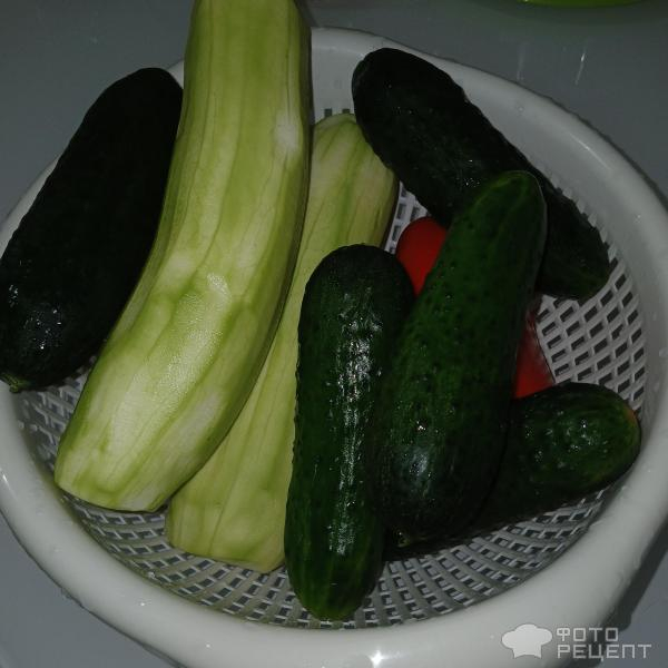 Рецепт: Малосольные огурчики с кабачками в горячем маринаде - Быстрый способ засолки малосольных огурцов горячим маринадом. С молодыми кабачками и чесноком. Рецепт: Малосольные огурчики с кабачками в горячем маринаде - Быстрый способ засолки малосольных огурцов горячим маринадом. С молодыми кабачками и чесноком.