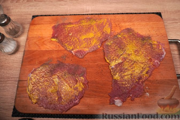 Польские зразы из говядины, с солёными огурцами, беконом и луком Польские зразы из говядины, с солёными огурцами, беконом и луком