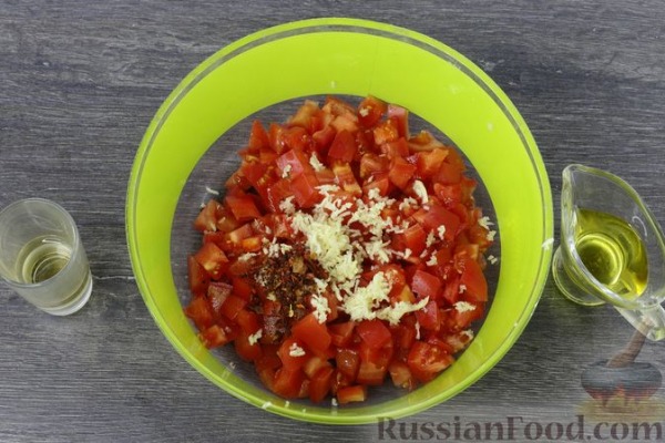 Острая закуска из жареных баклажанов с помидорами Острая закуска из жареных баклажанов с помидорами
