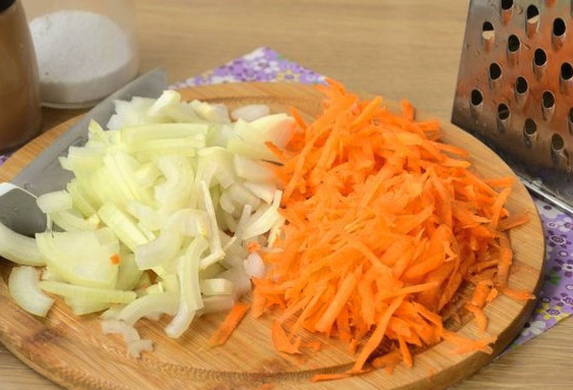 Тушеная капуста на сковороде классическая Тушеная капуста на сковороде классическая