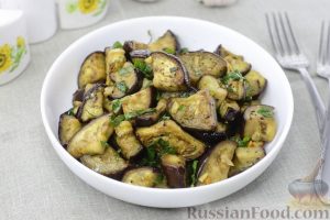 Закуска из запечённых баклажанов с базиликом и чесноком
