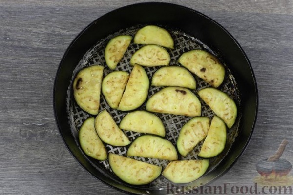Острая закуска из жареных баклажанов с помидорами Острая закуска из жареных баклажанов с помидорами