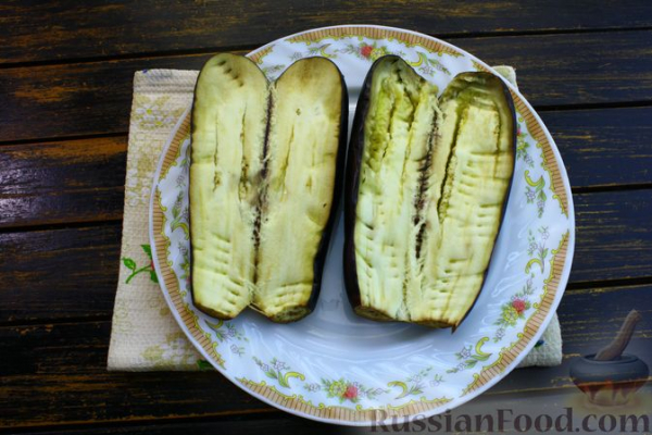 Баклажаны с куриным фаршем, помидорами и сыром (в микроволновке) Баклажаны с куриным фаршем, помидорами и сыром (в микроволновке)