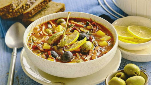Солянка с колбасой и картошкой классическая Солянка с колбасой и картошкой классическая