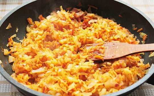 Тушеная капуста на сковороде классическая Тушеная капуста на сковороде классическая
