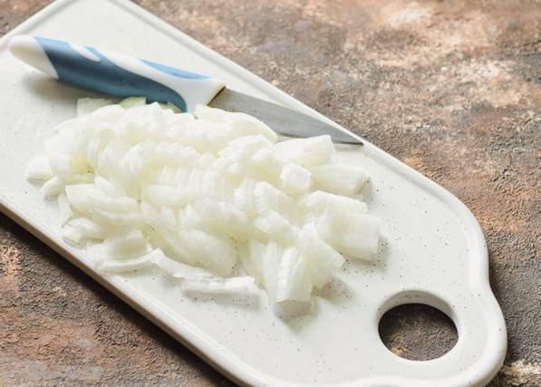 Солянка с колбасой и картошкой классическая Солянка с колбасой и картошкой классическая