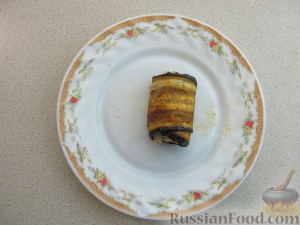 Рулетики из баклажанов по-грузински, с орехами, жареным луком и чесноком Рулетики из баклажанов по-грузински, с орехами, жареным луком и чесноком
