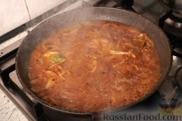 Польские зразы из говядины, с солёными огурцами, беконом и луком Польские зразы из говядины, с солёными огурцами, беконом и луком
