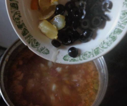 Солянка с колбасой и картошкой классическая Солянка с колбасой и картошкой классическая