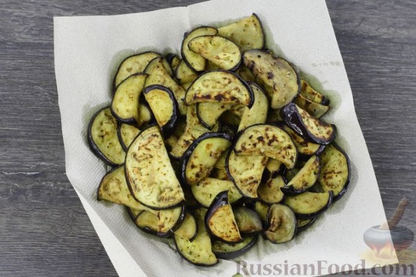 Острая закуска из жареных баклажанов с помидорами Острая закуска из жареных баклажанов с помидорами