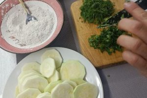 Рецепт: Кабачки жареные, закусочные — С чесноком, классические