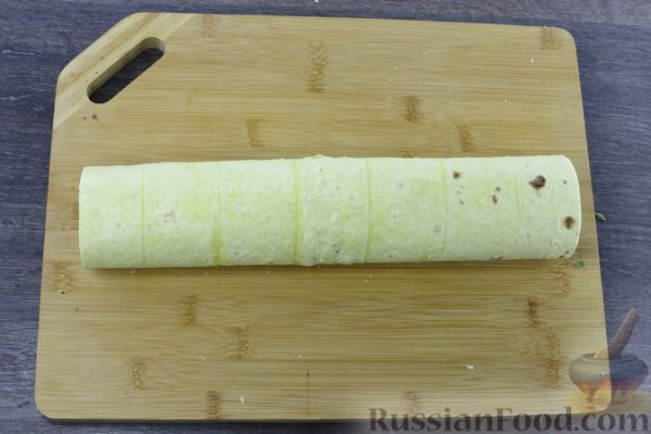 Рулетики из лаваша с баклажанами, помидорами и сыром Рулетики из лаваша с баклажанами, помидорами и сыром