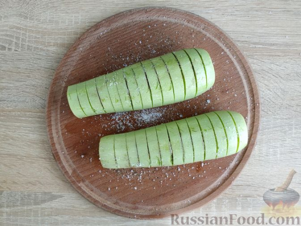 "Гармошки" из кабачков с помидорами и сыром, в духовке "Гармошки" из кабачков с помидорами и сыром, в духовке