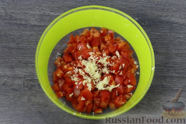 Острая закуска из жареных баклажанов с помидорами Острая закуска из жареных баклажанов с помидорами
