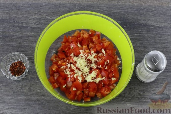 Острая закуска из жареных баклажанов с помидорами Острая закуска из жареных баклажанов с помидорами
