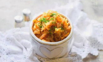 Тушеная капуста на сковороде классическая Тушеная капуста на сковороде классическая