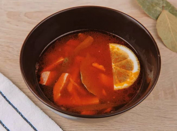 Солянка с колбасой и картошкой классическая Солянка с колбасой и картошкой классическая