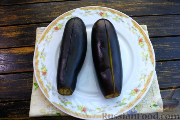 Баклажаны с куриным фаршем, помидорами и сыром (в микроволновке) Баклажаны с куриным фаршем, помидорами и сыром (в микроволновке)