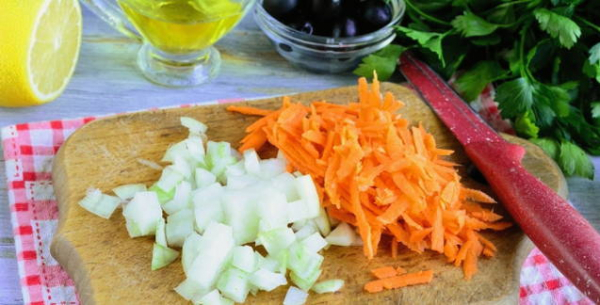 Солянка с колбасой и картошкой классическая Солянка с колбасой и картошкой классическая