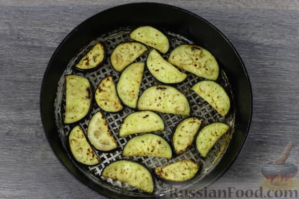 Острая закуска из жареных баклажанов с помидорами Острая закуска из жареных баклажанов с помидорами