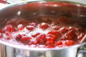 Прозрачное и ароматное варенье, которое хранится годами — хозяйки помогли исправить рецепт