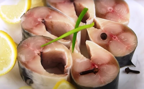 Малосольная скумбрия в домашних условиях. Как быстро и вкусно засолить скумбрию дома: простой рецепт Малосольная скумбрия в домашних условиях. Как быстро и вкусно засолить скумбрию дома: простой рецепт