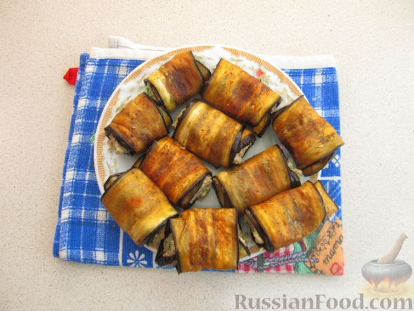 Рулетики из баклажанов по-грузински, с орехами, жареным луком и чесноком Рулетики из баклажанов по-грузински, с орехами, жареным луком и чесноком