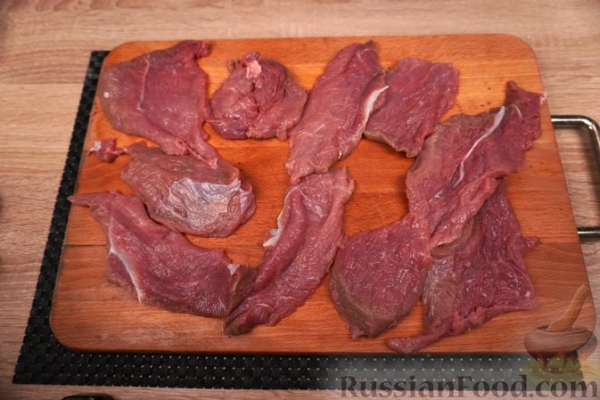 Польские зразы из говядины, с солёными огурцами, беконом и луком Польские зразы из говядины, с солёными огурцами, беконом и луком