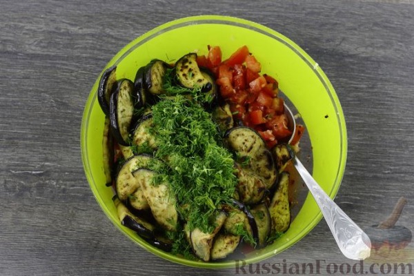 Острая закуска из жареных баклажанов с помидорами Острая закуска из жареных баклажанов с помидорами