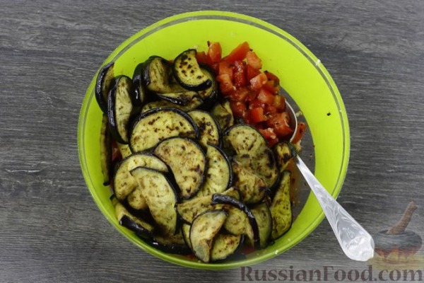 Острая закуска из жареных баклажанов с помидорами Острая закуска из жареных баклажанов с помидорами