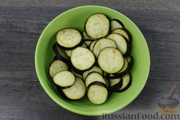 Рулетики из лаваша с баклажанами, помидорами и сыром Рулетики из лаваша с баклажанами, помидорами и сыром