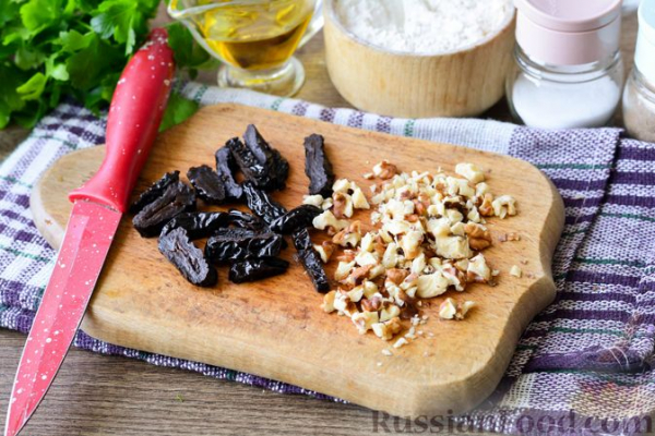 Свиные рулетики с черносливом и грецкими орехами Свиные рулетики с черносливом и грецкими орехами