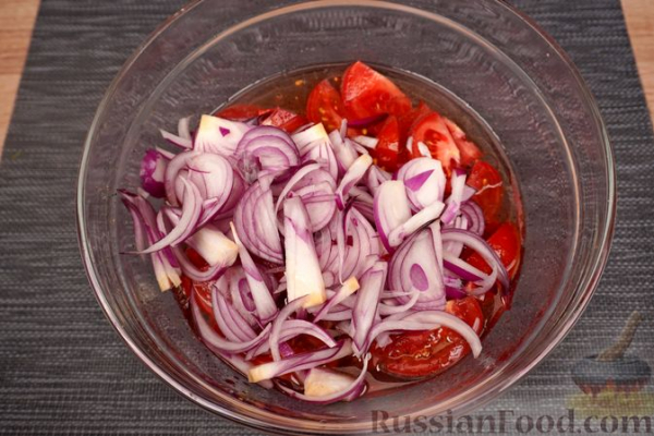Венгерский салат из помидоров и огурцов Венгерский салат из помидоров и огурцов