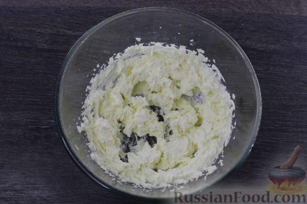 Шоколадный песочный пирог с творогом, черносливом и сгущёнкой Шоколадный песочный пирог с творогом, черносливом и сгущёнкой