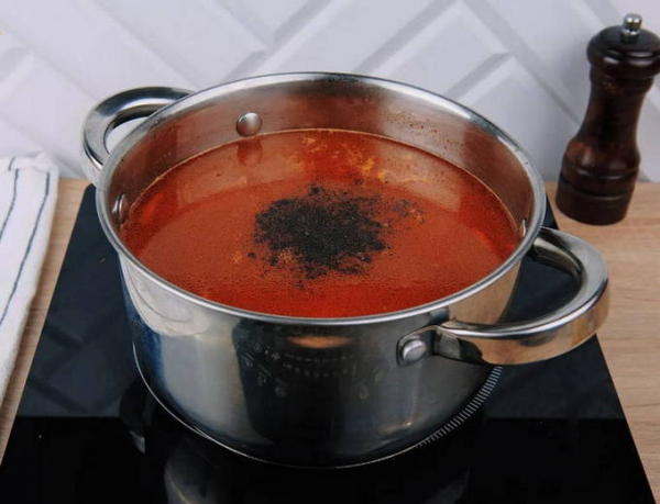Солянка с колбасой и картошкой классическая Солянка с колбасой и картошкой классическая