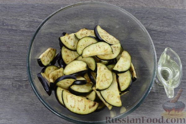 Острая закуска из жареных баклажанов с помидорами Острая закуска из жареных баклажанов с помидорами