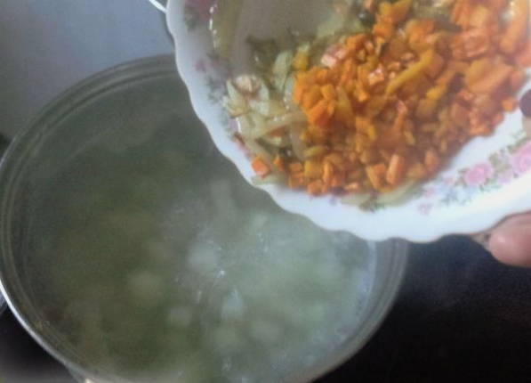 Солянка с колбасой и картошкой классическая Солянка с колбасой и картошкой классическая