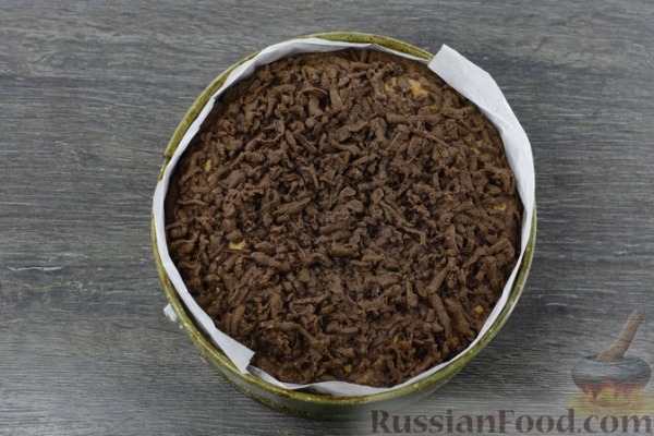 Шоколадный песочный пирог с творогом, черносливом и сгущёнкой Шоколадный песочный пирог с творогом, черносливом и сгущёнкой
