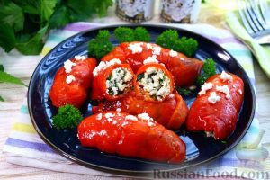 Рулетики из запечённого перца с брынзой и зеленью