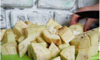 Баклажаны «как грибы» на сковороде Баклажаны «как грибы» на сковороде