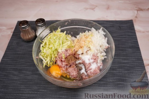 Фаршированные куриные окорочка с кабачком Фаршированные куриные окорочка с кабачком
